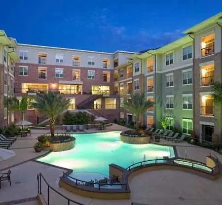 Stylish Open Concept Apt With King Bed, Walking Distance From Nrg Texans Stadium, 1 Mile To Med Center, Free Parking